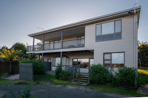 Cove Beach Apartment 2 - Accommodation Bookings 15