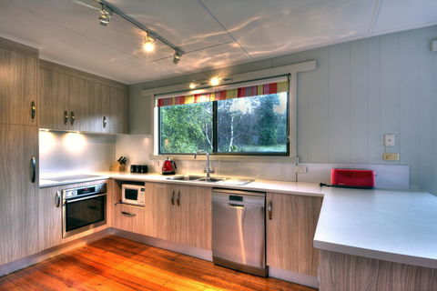 Cove Beach Apartment 2 - Accommodation Bookings 3