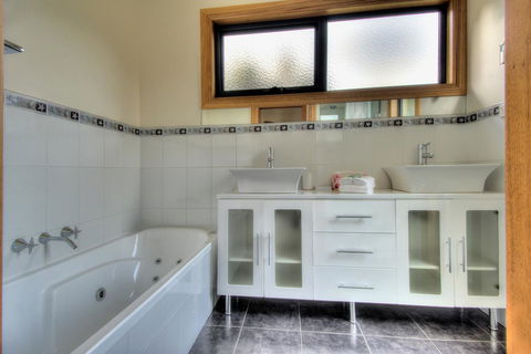 Blue Waves - Accommodation Bookings 10