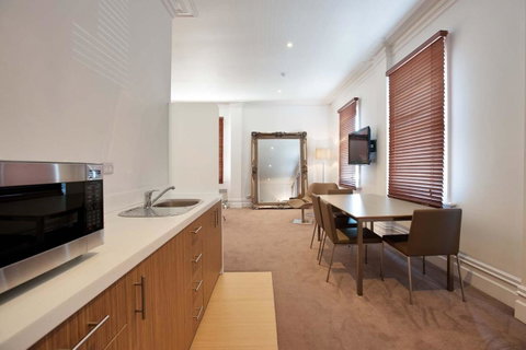 Ikon Hotel - Accommodation Bookings 24