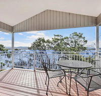 Waterfront Spectacular - Accommodation Bookings
