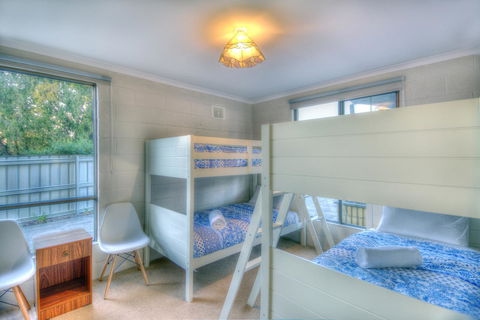 The Lookout ~ Large Family House With Views - Accommodation Bookings 9