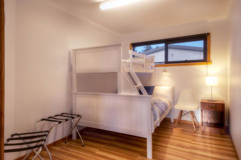 The Lookout ~ Large Family House With Views - Accommodation Bookings 11