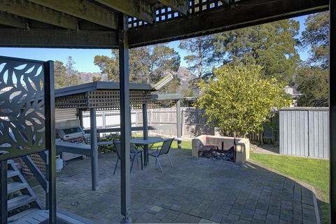 The Lookout ~ Large Family House With Views - Accommodation Bookings 1