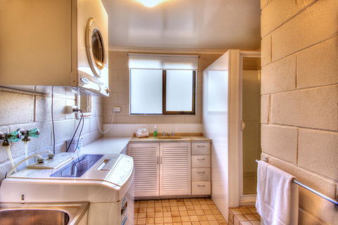The Lookout ~ Large Family House With Views - Accommodation Bookings 16