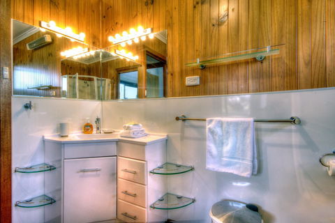 The Lookout ~ Large Family House With Views - Accommodation Bookings 8