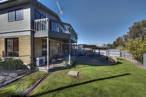 The Lookout ~ Large Family House With Views - Accommodation Bookings 2