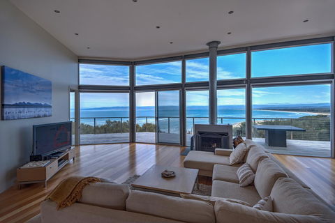 Halcyon ~ Immerse Yourself In The Sky And Sea - Accommodation Bookings 0