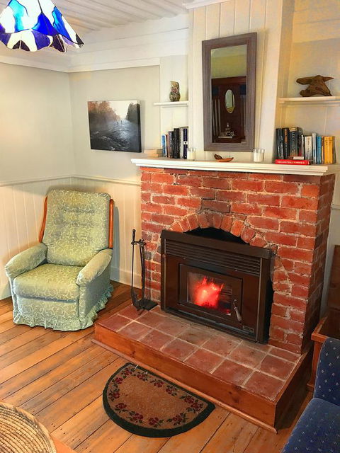 Platypus Playground Riverside Cottage - Accommodation Bookings 6