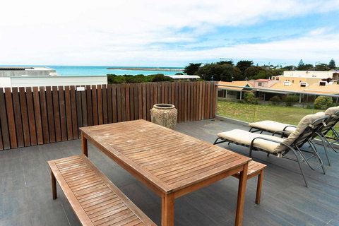 The Apollo - Accommodation Bookings 17