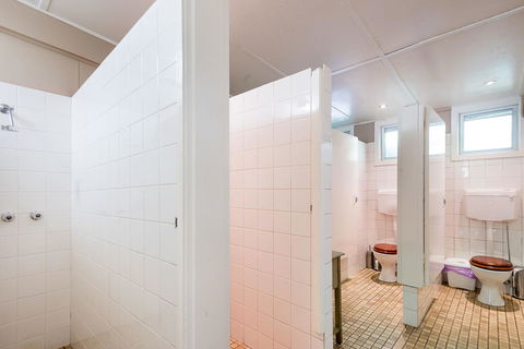 Avalon House - Accommodation Bookings 24