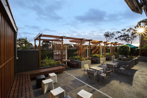Nightcap At Keysborough Hotel - Accommodation Bookings 28