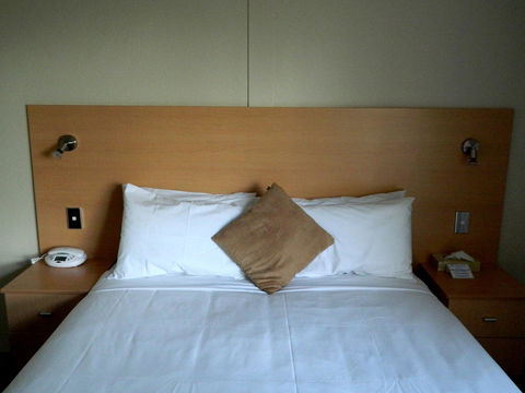Ciloms Airport Lodge - Accommodation Bookings 24