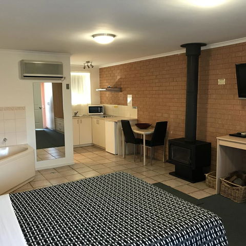 Beachcomber Motel & Apartments - Accommodation Bookings 6