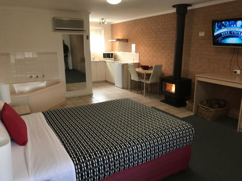 Beachcomber Motel & Apartments - Accommodation Bookings 2
