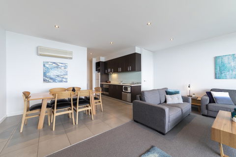 The Dolphin Apartments - Accommodation Bookings 21