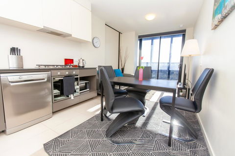 Melbourne SkyHigh Apartments - Accommodation Bookings 8