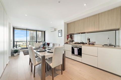 Best Views On Collins - Accommodation Bookings 8