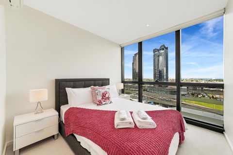 Best Views On Collins - Accommodation Bookings 37