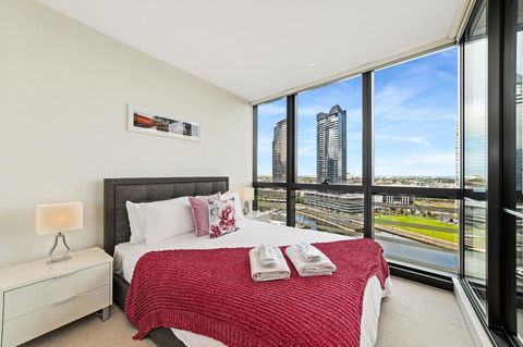 Best Views On Collins - Accommodation Bookings 35