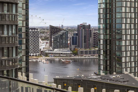 Best Views On Collins - Accommodation Bookings 17