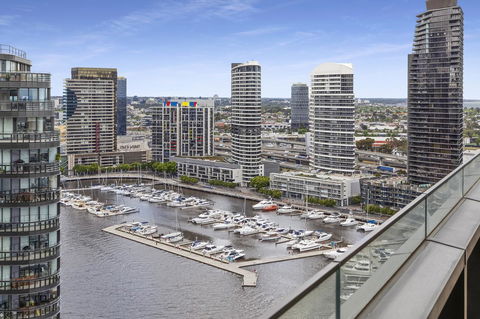 Best Views On Collins - Accommodation Bookings 16