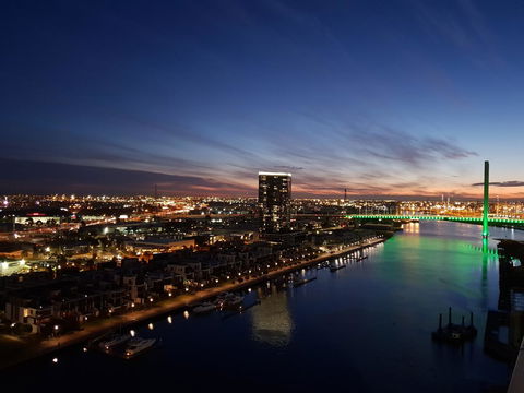 Best Views On Collins - Accommodation Bookings 3