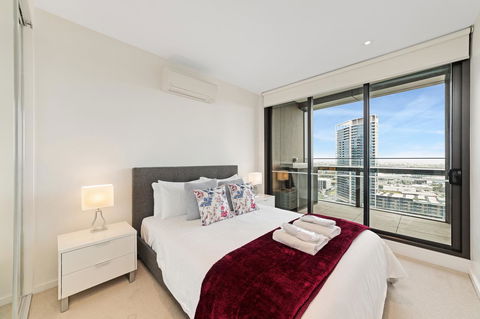Best Views On Collins - Accommodation Bookings 10