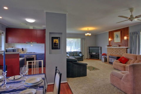 Jacaranda House - Accommodation Bookings 2