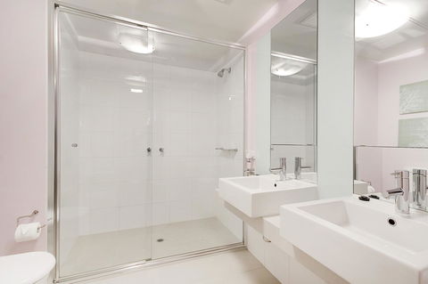 Waterfront Melbourne Apartments - Accommodation Bookings 24