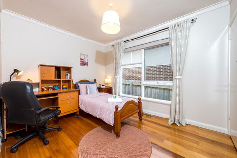 Lovely 5BR Full House In Glen Waverley, Walk To Train, Bus & Shops - Accommodation Bookings 7