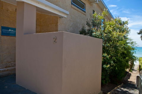 Battery Cove Beach Front Apartment - Accommodation Bookings 3