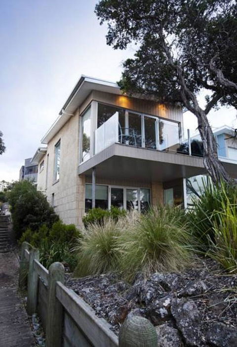 Battery Cove Beach Front Apartment - Accommodation Bookings 0
