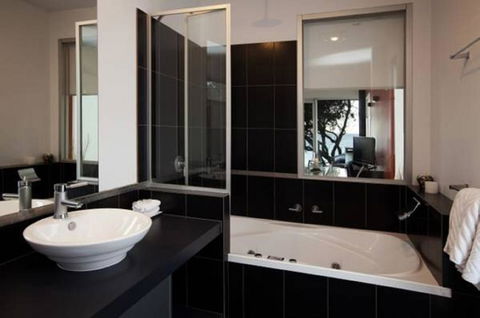 Battery Cove Beach Front Apartment - Accommodation Bookings 4