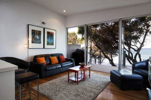 Battery Cove Beach Front Apartment - Accommodation Bookings 1