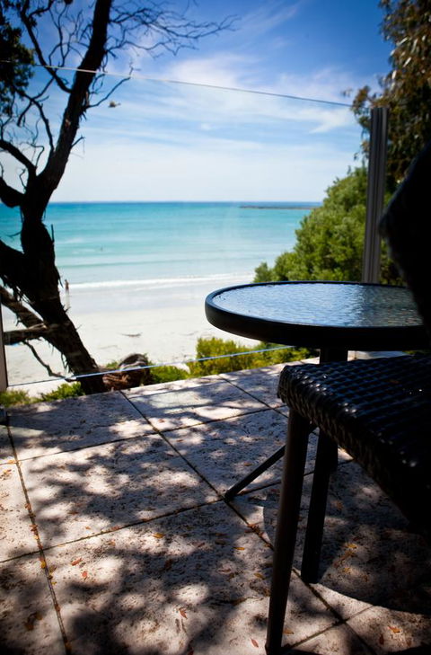 Battery Cove Beach Front Apartment - Accommodation Bookings 5
