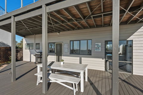 Beachside House - Accommodation Bookings 24