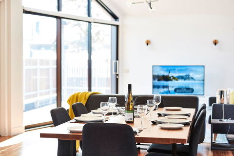 Richmond Â· 3 Level Architecturally Designed Richmond House - Accommodation Bookings 4