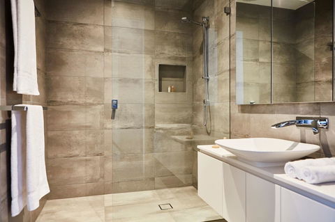 Richmond Â· 3 Level Architecturally Designed Richmond House - Accommodation Bookings 9