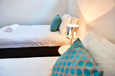 Richmond Â· 3 Level Architecturally Designed Richmond House - Accommodation Bookings 11