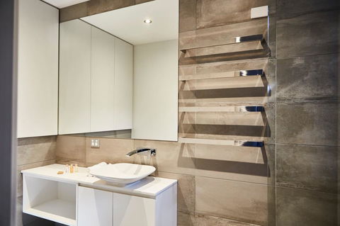 Richmond Â· 3 Level Architecturally Designed Richmond House - Accommodation Bookings 13