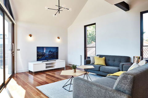 Richmond Â· 3 Level Architecturally Designed Richmond House - Accommodation Bookings 1