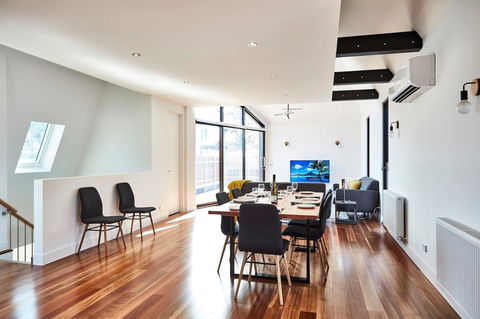 Richmond Â· 3 Level Architecturally Designed Richmond House - Accommodation Bookings 3