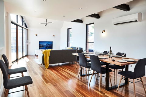 Richmond Â· 3 Level Architecturally Designed Richmond House - Accommodation Bookings 2
