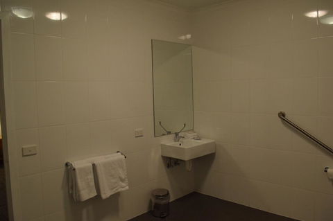 CROWN CENTRAL BUSINESS DISTRICT MOTEL - NO UNDER 18s - Accommodation Bookings 39