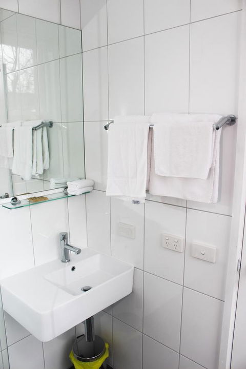 CROWN CENTRAL BUSINESS DISTRICT MOTEL - NO UNDER 18s - Accommodation Bookings 42