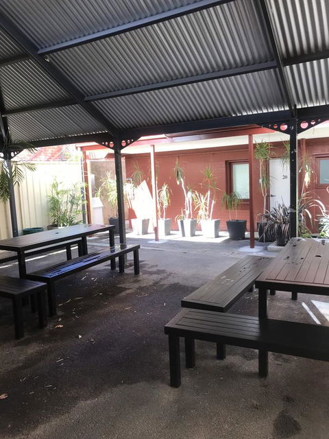 CROWN CENTRAL BUSINESS DISTRICT MOTEL - NO UNDER 18s - Accommodation Bookings 16