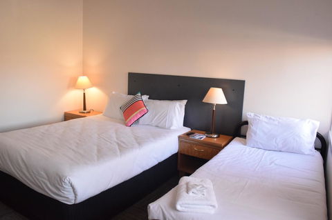 CROWN CENTRAL BUSINESS DISTRICT MOTEL - NO UNDER 18s - Accommodation Bookings 31