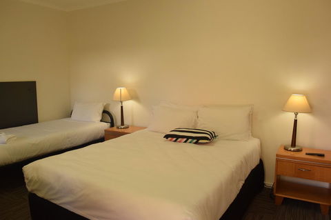 CROWN CENTRAL BUSINESS DISTRICT MOTEL - NO UNDER 18s - Accommodation Bookings 37