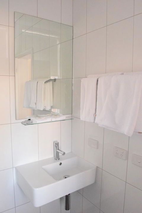 CROWN CENTRAL BUSINESS DISTRICT MOTEL - NO UNDER 18s - Accommodation Bookings 29